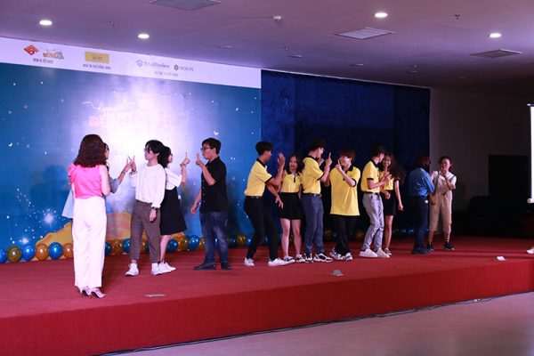 ielts-metor-hcm-dong-hanh-cung-truong-ussh-4