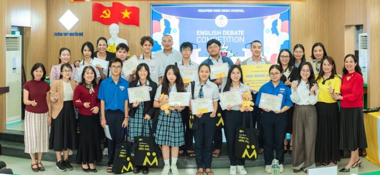 IELTS Mentor x THPT Nguyễn Huệ: Cuộc thi tranh biện English Debate Competition.